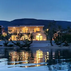 infinity-residence.hotels-in-trogir.com/