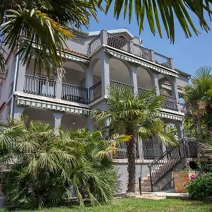 apartmani-dina.hotelinzadar.com/